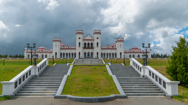 Дворцы и замки