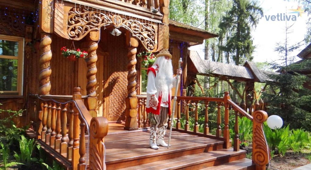 Резиденция белорусского Деда Мороза в Беловежской пуще