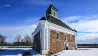 Треугольная церковь в деревне Большая Своротва
