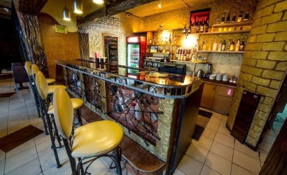 Кафе, караоке, бильярд "Зеленая поляна"