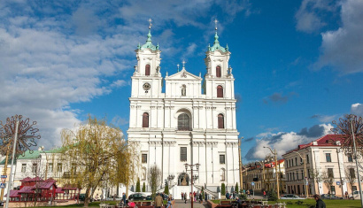 Кафедральный костел Св. Франциска Ксаверия и бывший монастырь иезуитов (фарный)