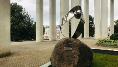 Памятник ленте Мёбиуса в Минске