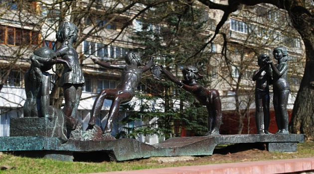 Памятник Играющие дети в Минске