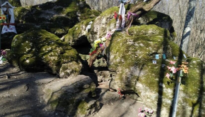 Культовая возвышенность с поклонными камнями, памятник археологии XI- XIV вв.