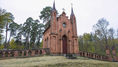 Часовня-усыпальница имени Христа Спасителя в деревне Ахремовцы