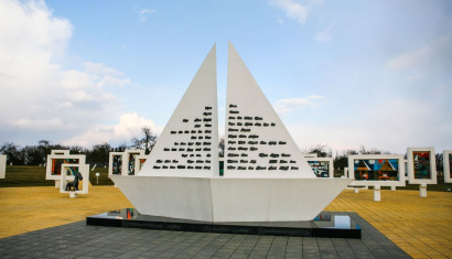 Мемориальный комплекс на месте концлагеря в деревне Красный Берег