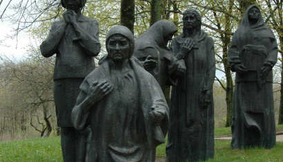 Мемориальный комплекс в деревне Доры