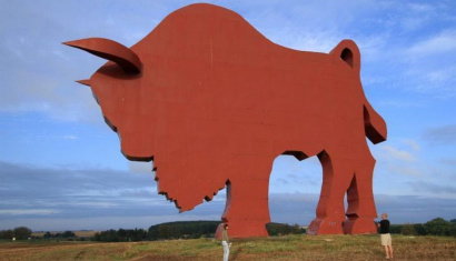 Фигура зубра на трассе М-1