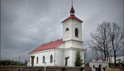 Костел Святой Троицы в деревне Заболоть