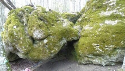 Культовая возвышенность с поклонными камнями, памятник археологии XI- XIV вв.