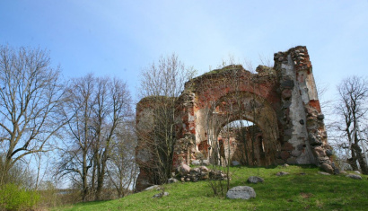 Церковь Троицкая (руины) в деревне Березовец