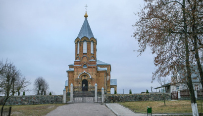 Троицкая церковь в поселке Россь