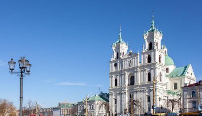 Кафедральный костел Св. Франциска Ксаверия и бывший монастырь иезуитов (фарный)