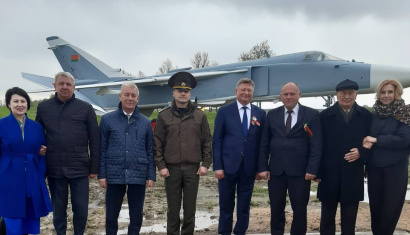 Музейный экспонат самолёта-бомбардировщика СУ-24М