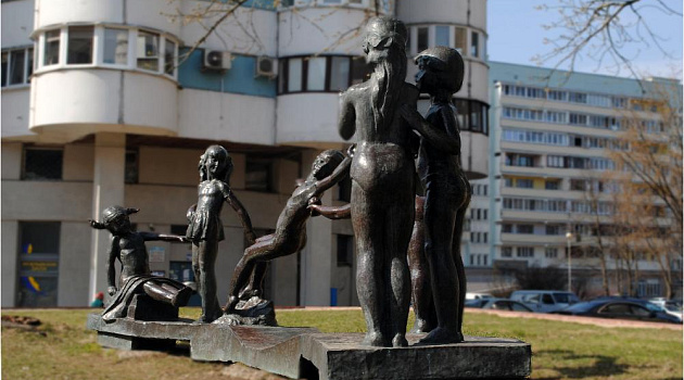 Памятник Играющие дети в Минске