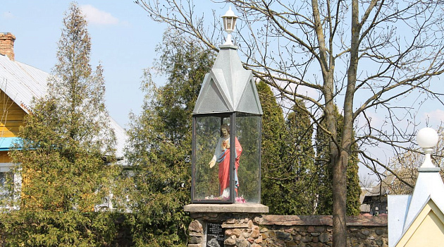 Костел Святых Апостолов Петра и Павла в деревне Старые Василишки