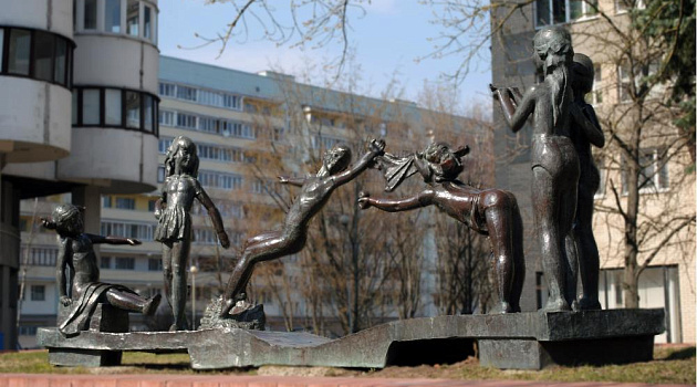 Памятник Играющие дети в Минске