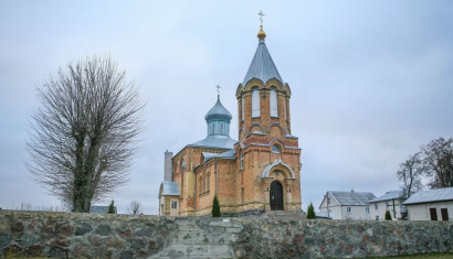 Троицкая церковь в поселке Россь