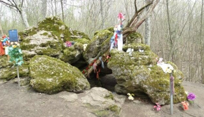 Культовая возвышенность с поклонными камнями, памятник археологии XI- XIV вв.