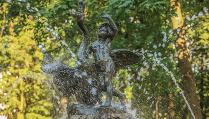 Фонтан «Мальчик с лебедем» в Минске