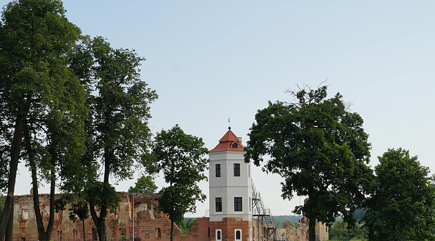 Руины замка Сапег в деревне Гольшаны