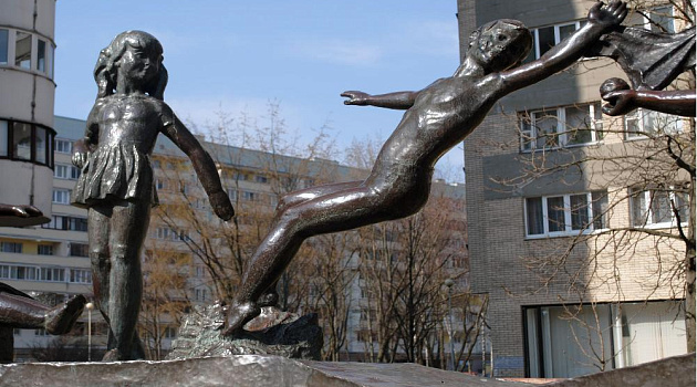 Памятник Играющие дети в Минске