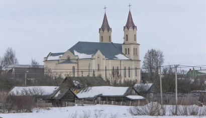 Костел Святого Юрия и Божьей Матери в деревне Першаи