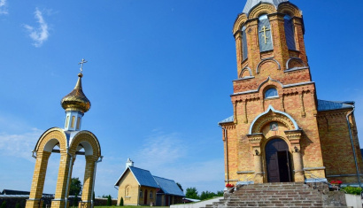 Троицкая церковь в поселке Россь